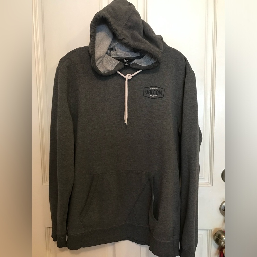 Large Men’s Volcom Hoodie